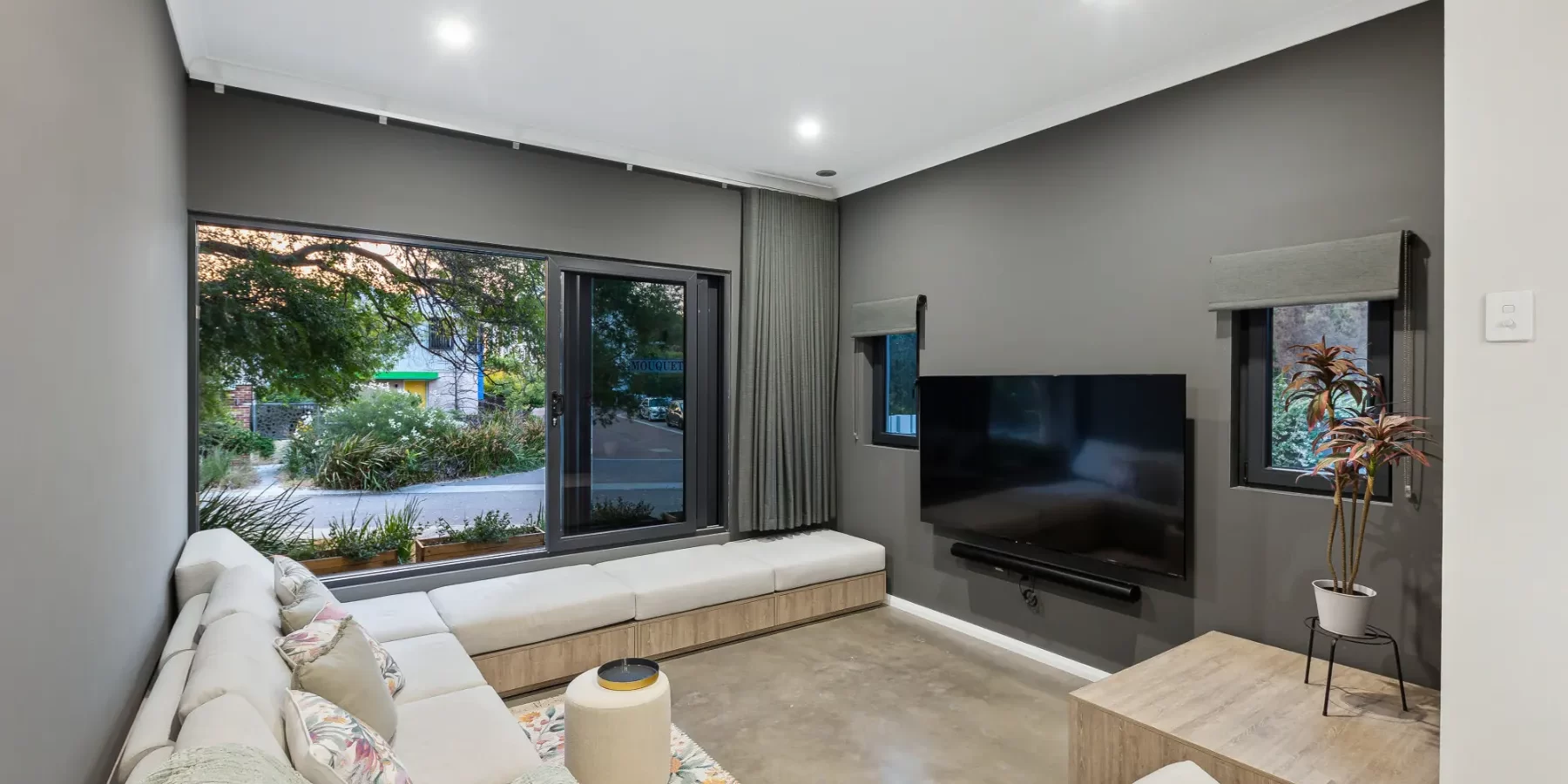 PRINT 9 Mouquet Vista White Gum Valley 15