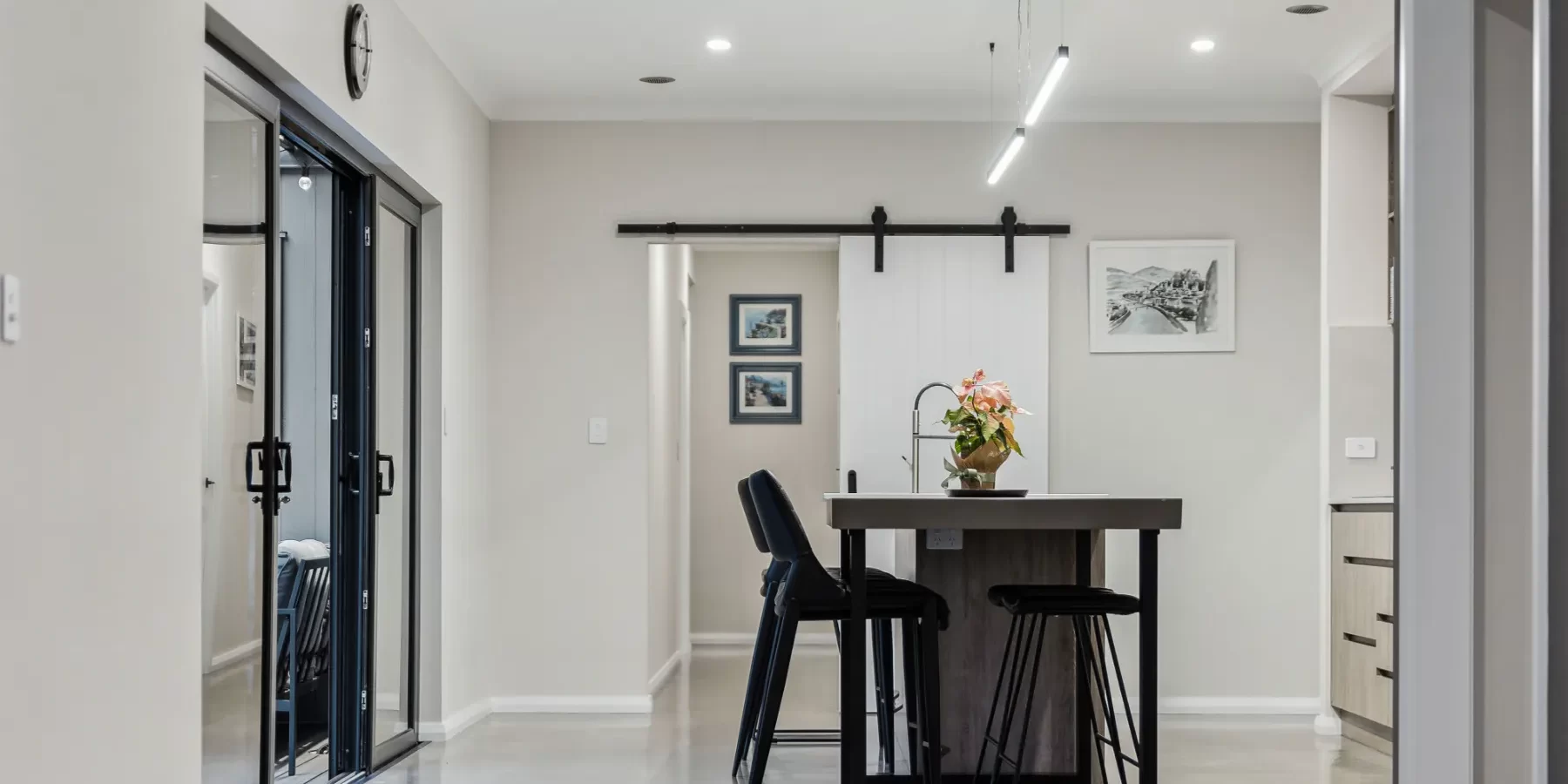 PRINT 9 Mouquet Vista White Gum Valley 18